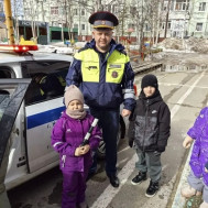 В гости к ребятам приехала машина ДПС!.