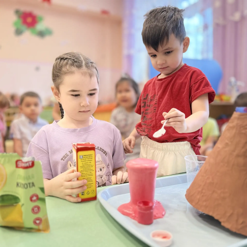 Маленькие учёные в деле! ‍.